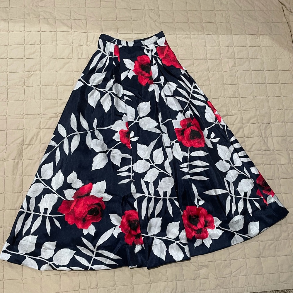 Skirt (navy, red, silver)